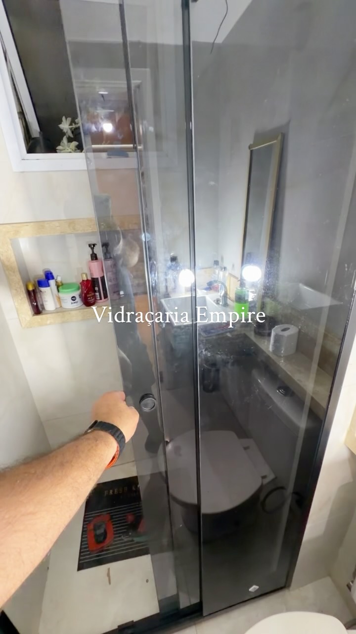 Box de banheiro em vidro fumê